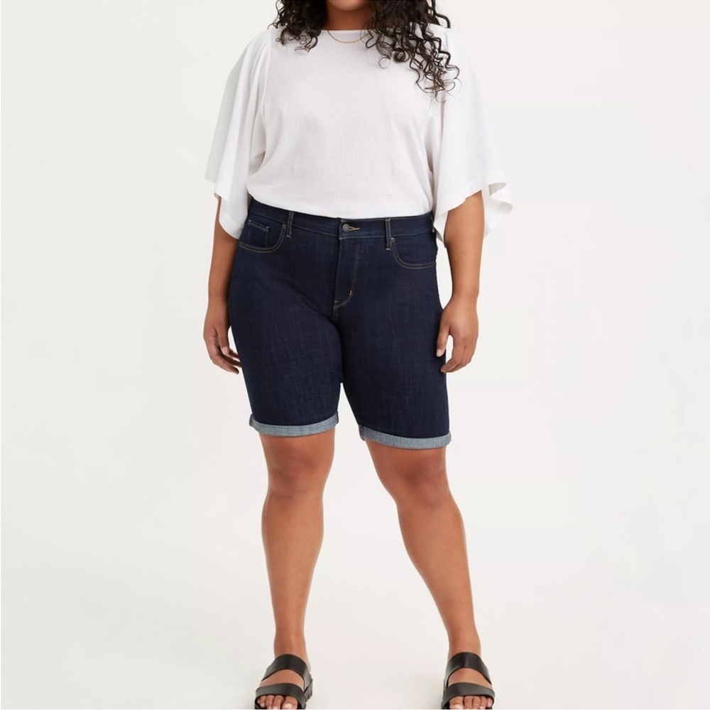 LEVI’S CLASSIC BERMUDA WOMEN'S SHORTS SIZE 24W BLUE NEW